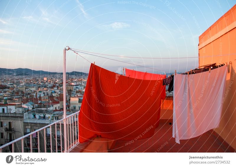 laundry Living or residing Terrace Balcony Laundry Bedclothes Sky Horizon Barcelona Town Capital city Populated House (Residential Structure) Roof Tall Dry