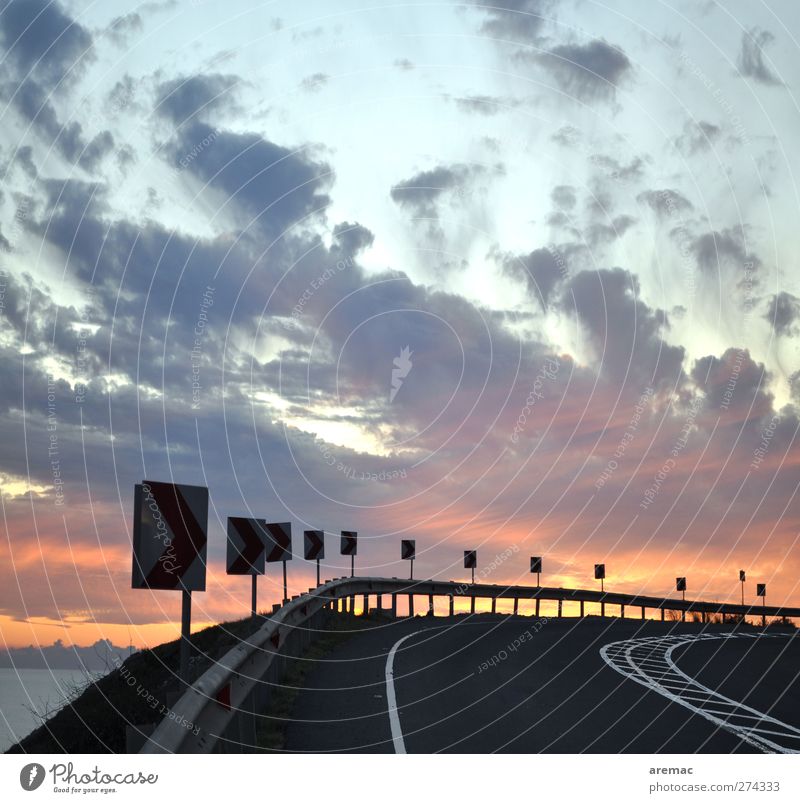 right-hand bend Sky Sunrise Sunset Summer Beautiful weather Traffic infrastructure Motoring Street Road sign Driving Traffic lane Lane markings Crash barrier