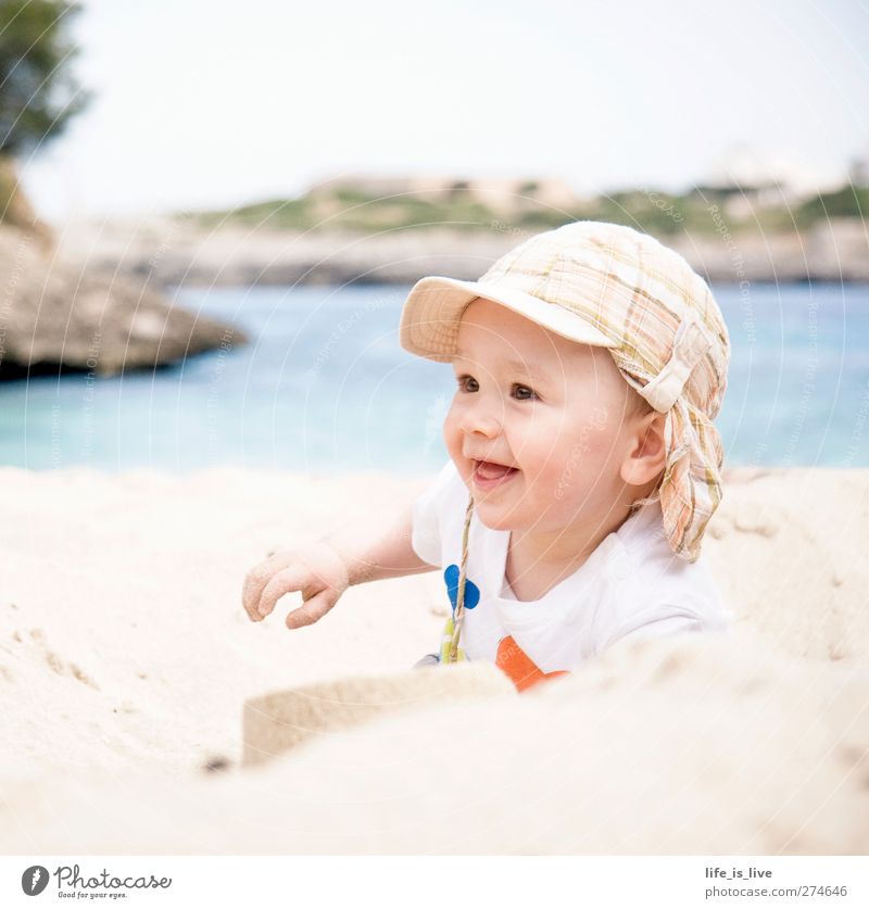 Sandman II Summer vacation Beach Child Baby Boy (child) Infancy 1 Human being 0 - 12 months Ocean Mediterranean sea Smiling Playing Illuminate Happiness Happy