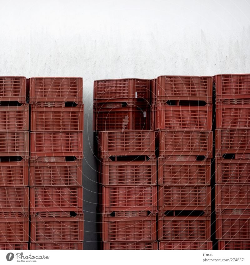 imposture Wall (barrier) Wall (building) Crate Containers and vessels Plastic Sharp-edged Tall Dry Red Help Trade Arrangement Calm Symmetry Stack asparagus box