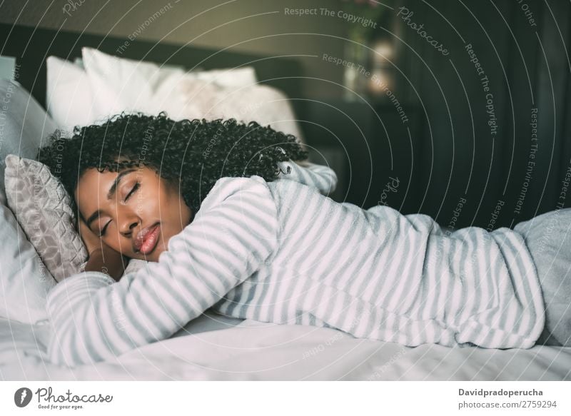 close up of a pretty black woman with curly hair sleeping in bed closed eyes Woman Bed Sleep Closed eyes Portrait photograph Close-up Lie (Untruth) Black