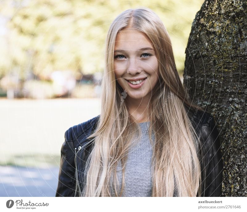 young woman leaning on tree Lifestyle Leisure and hobbies Human being Feminine Young woman Youth (Young adults) Woman Adults 1 13 - 18 years 18 - 30 years