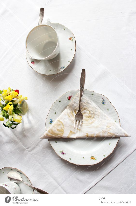 "Loaded for coffee" Crockery Plate Cup Cutlery Fork Spoon Decoration Flower Bouquet Simple Yellow Gray Silver White Calm Purity Modest Style Stagnating