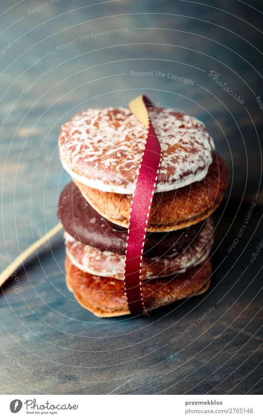 A few gingerbread cookies wrapped in red ribbon Happy Christmas Cake Dessert Nutrition Eating Diet Table String To enjoy Delicious Brown Baking Bakery biscuit