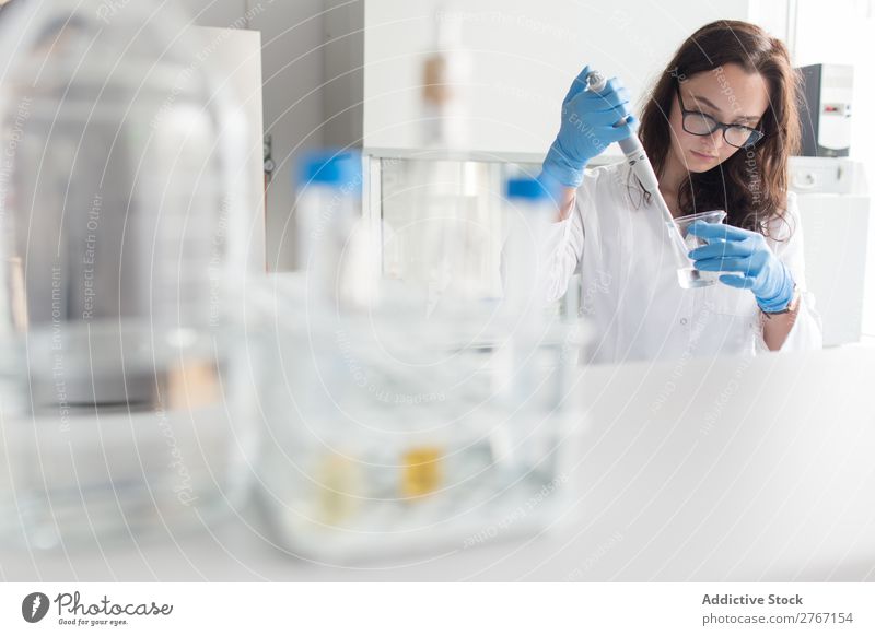 Woman holding flask in lab Laboratory Work and employment Science & Research Erlenmeyer flask Glass Scientist Medication Chemistry Technology Doctor experiment