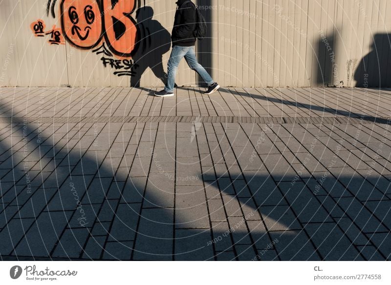 pedestrian Human being Masculine Young man Youth (Young adults) Man Adults Life Legs 1 18 - 30 years 30 - 45 years Duesseldorf Town Wall (barrier)