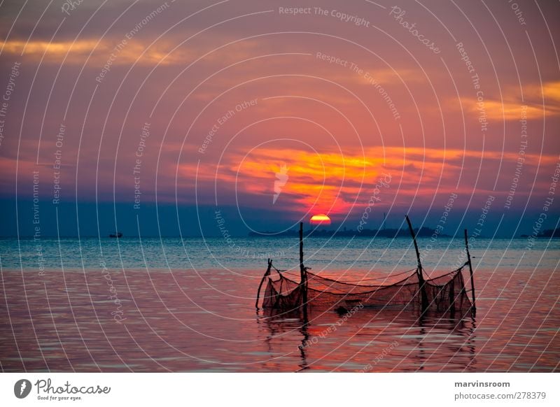 the net Beach Ocean Island Nature Water Sky Sun Sunrise Sunset Bay Orange Serene Peace Colour photo Twilight Wide angle