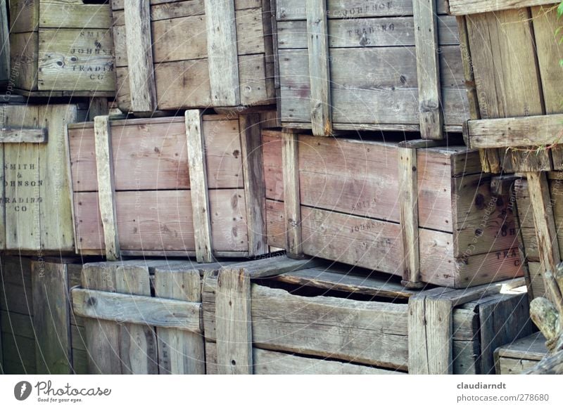 HoKiWa Trade Logistics Craft (trade) Packaging Box Wooden box Old Sharp-edged Multicoloured Stack Storage Covered market Broken Second-hand Warehouse