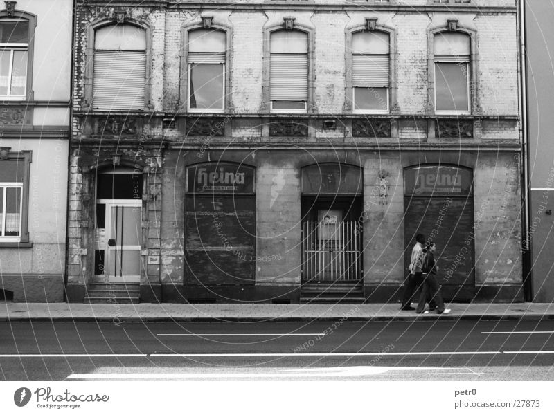 heina the delicious Closed Derelict Sidewalk In transit Town Architecture Old Street Human being Dirty