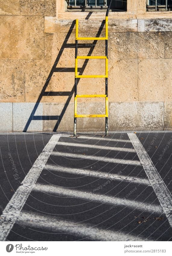 Keep ladder on line Airport Berlin-Tempelhof Building Wall (building) Traffic infrastructure Clearway Ladder Signs and labeling Line Stripe Sharp-edged Long