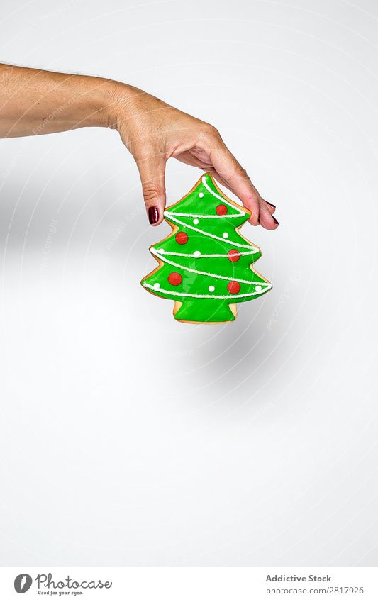 Hand with fir cookie Christmas & Advent Decoration Small Green Tradition Cookie Sweet Icing Baked goods bauble Human being Feasts & Celebrations Winter Home