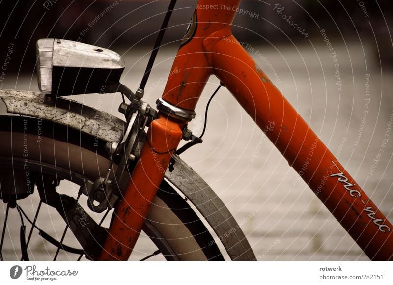 pic-nic Design Trip City trip Cycling Street Bicycle Old Simple Orange Colour photo Exterior shot Close-up Deserted Morning Shallow depth of field