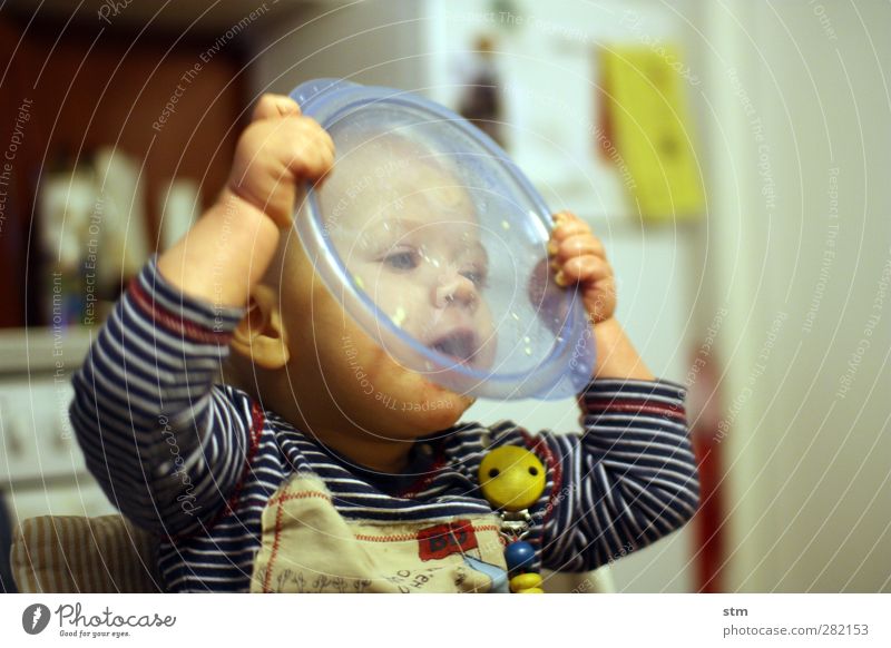 Toddler makes nonsense while eating Nutrition Plate Living or residing Flat (apartment) Human being Child Infancy Head Face Hand 1 1 - 3 years Dirty Happiness