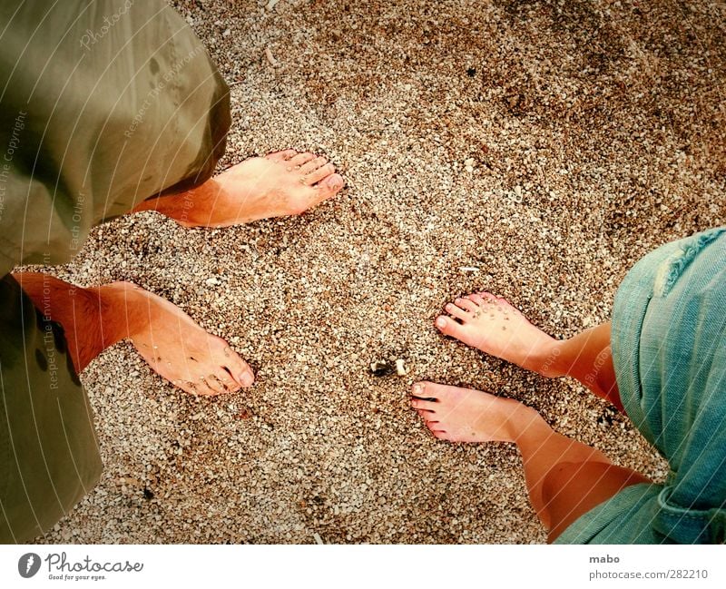 Comparison. Beach Human being Masculine Feminine Young woman Youth (Young adults) Young man Woman Adults Man Friendship Couple Partner Legs Feet 2 18 - 30 years