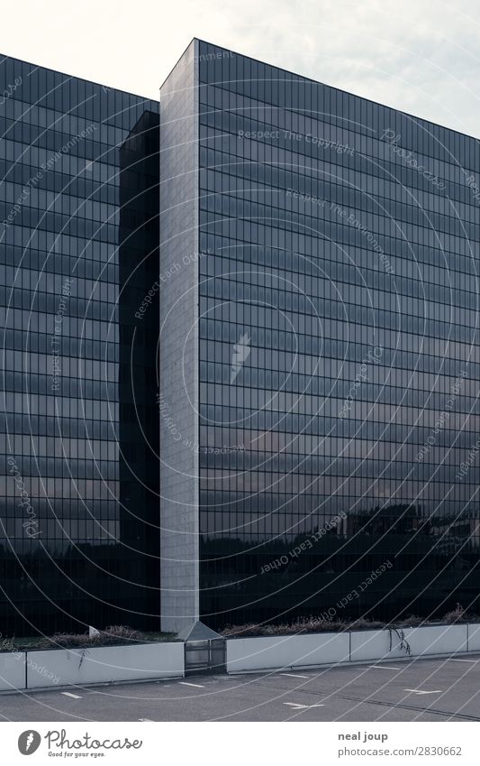 Facade of the work Office work Hamburg city north Deserted High-rise Office building Concrete Glass Work and employment Esthetic Threat Dark Sharp-edged Elegant