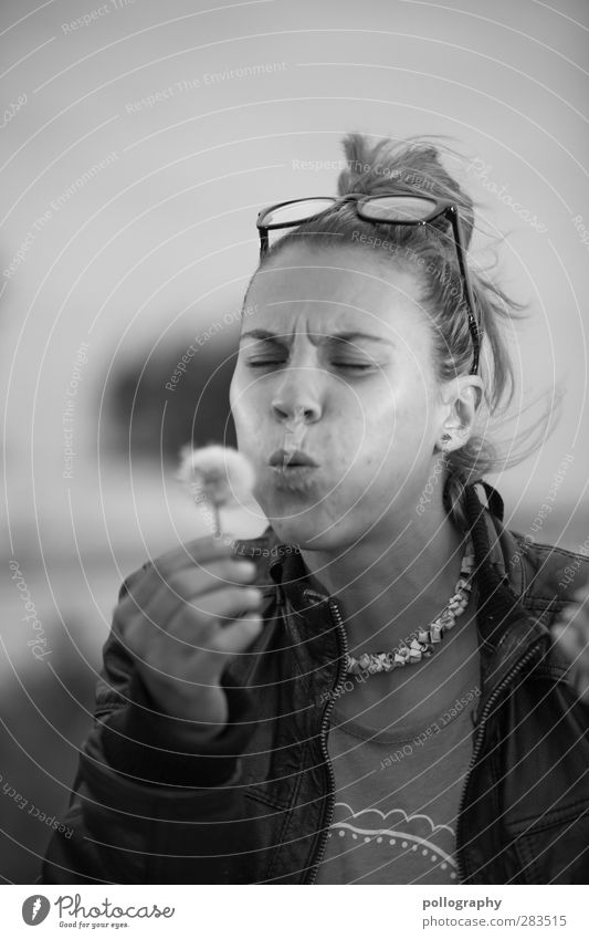 "bubble rabbit" Human being Feminine Young woman Youth (Young adults) Woman Adults Life 1 18 - 30 years Cloudless sky Summer Beautiful weather Leaf Blossom