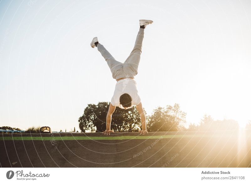 Chico Parkour Human being Balance Hand Man performing backlit Sports Youth (Young adults) Lifestyle Action Athlete Height Trick Sunset Fitness City Street