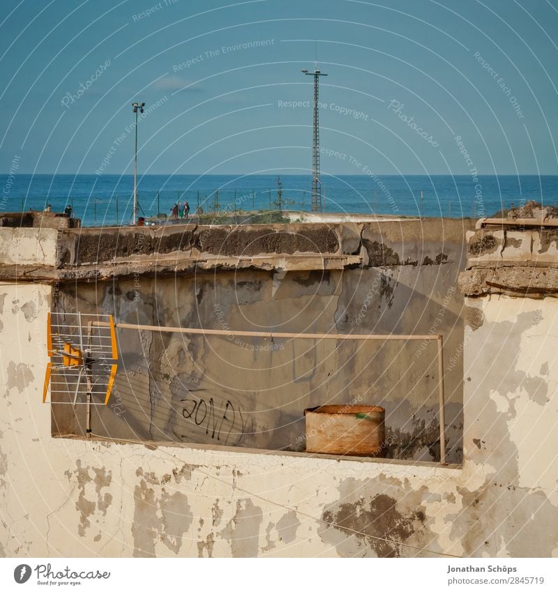 Roof Puerto de la Cruz, Tenerife Town House (Residential Structure) Building Antenna Receive Ready to receive Receiving station Facade Blue Spain