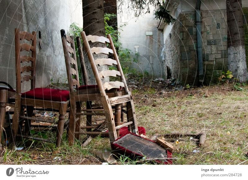 coincidence Village Deserted House (Residential Structure) Hut Manmade structures Building Wall (barrier) Wall (building) Ruin Furniture Chair Old Dark Broken