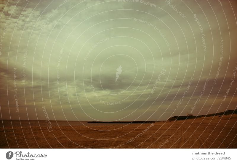 beach Environment Nature Landscape Sand Water Sky Clouds Storm clouds Horizon Autumn Bad weather Coast Beach Aggression Esthetic Exceptional Threat Dark