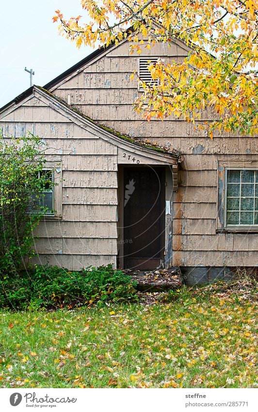 Around the World | Eugene eugene USA Outskirts House (Residential Structure) Detached house Facade Gloomy Uninhabited Shabby Autumn Colour photo Exterior shot