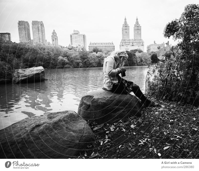 expections Human being Feminine Young woman Youth (Young adults) Life Body 1 New York City Town Tourist Attraction Central Park Dakota Building Looking