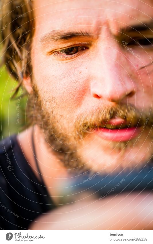 Eye on I Man Human being Cellphone Telephone iPhone Reading Portrait photograph Close-up Looking SMS Curiosity Face Eyes Facial hair Beard Earnest Laughter