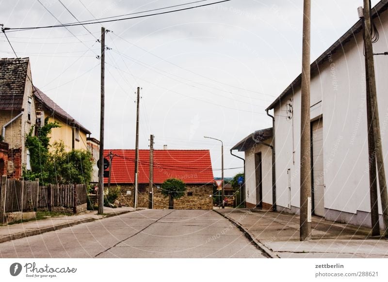 bobsleigh construction Environment Summer Autumn Small Town Deserted House (Residential Structure) Detached house Facade Roof Traffic infrastructure Street Old