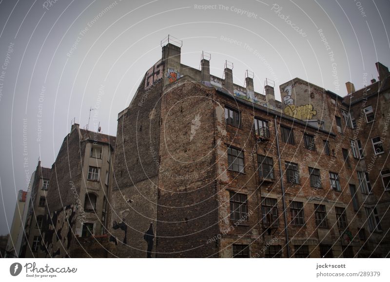 Greetings from the firewall Sky Winter Fog Prenzlauer Berg Old town Town house (City: Block of flats) Facade Chimney Fire wall Brick Graffiti Cold