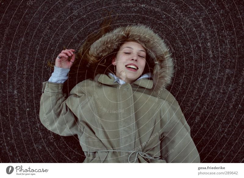 I DON'T OH. Style Joy Happy Face Freedom City trip Young woman Youth (Young adults) 1 Human being 18 - 30 years Adults Industrial plant Fashion Fur coat