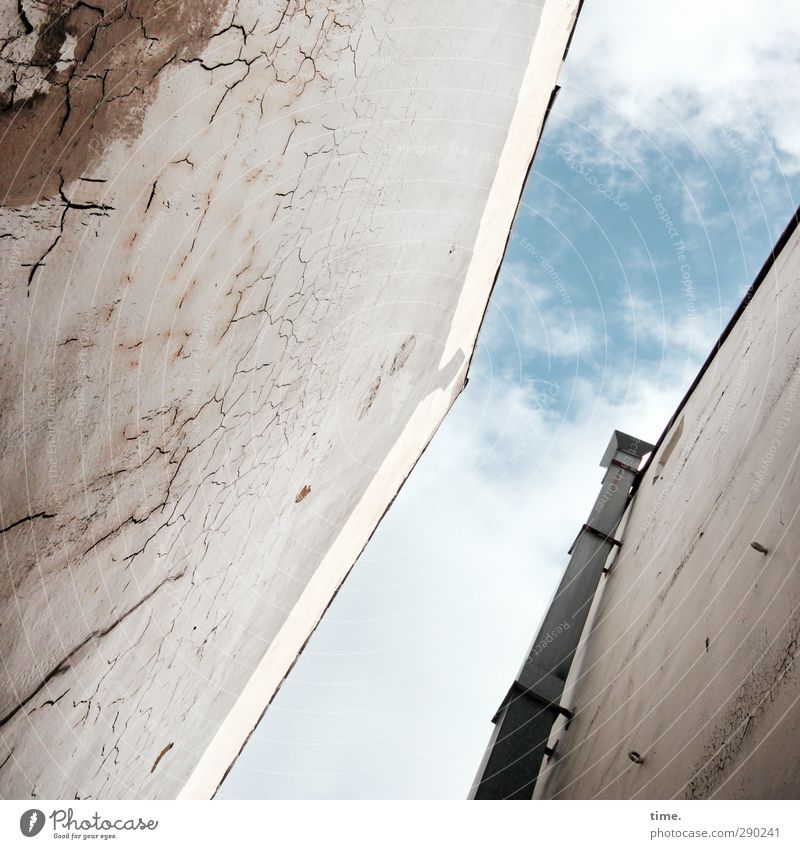 wetland Sky Clouds Beautiful weather House (Residential Structure) Wall (barrier) Wall (building) Facade Chimney Alley Backyard Threat Broken Trashy Gloomy Town