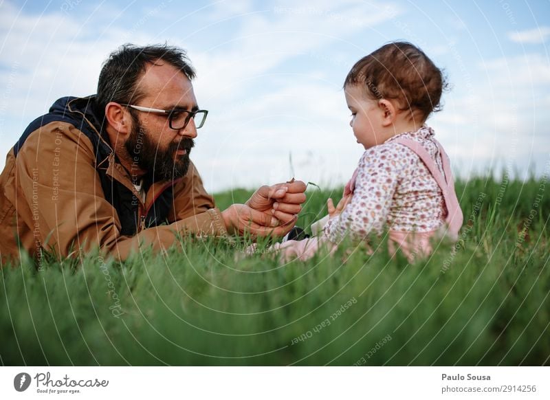 Father showing grasshopper to children Lifestyle Adventure Human being Masculine Child Baby Toddler Girl Man Adults 2 1 - 3 years 18 - 30 years