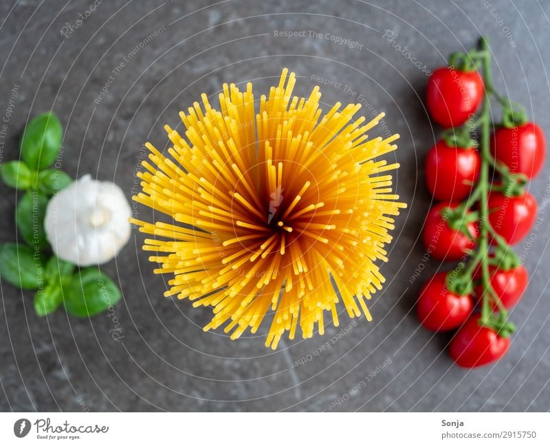 Top view of spaghetti with tomatoes Food Vegetable Dough Baked goods Spaghetti Garlic Tomato Nutrition Lunch Organic produce Vegetarian diet Italian Food Cheap