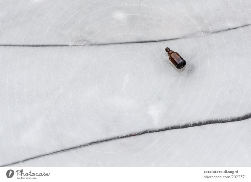 8 cents Beer Bottle Winter Ice Frost River Line Simple Cold Brown White Sadness Thirst Disappointment Loneliness Comfortable Debauchery Alcoholism End