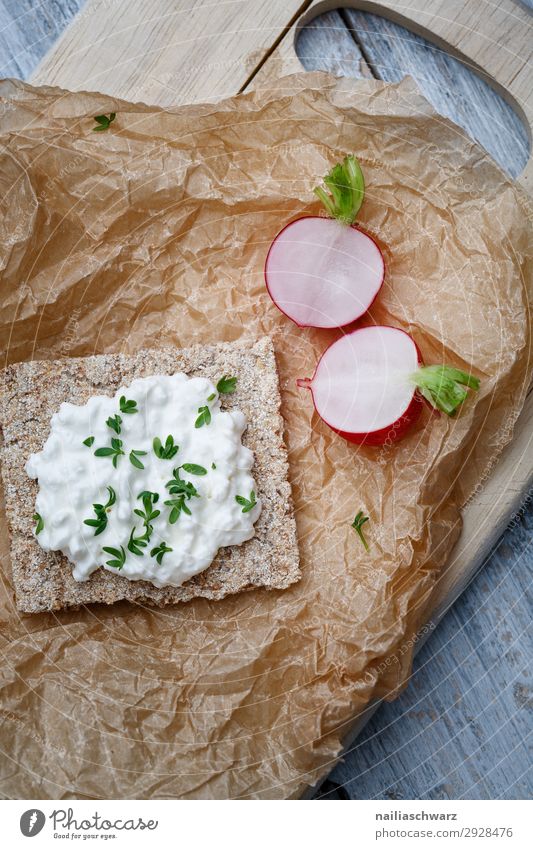 Crispbread with radishes Food Cheese Dairy Products Vegetable Dough Baked goods Radish Cream cheese Nutrition Organic produce Vegetarian diet Chopping board