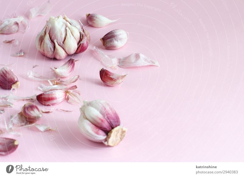 Fresh garlic on a light pink background Vegetable Herbs and spices Vegetarian diet Decline Garlic bulb Ingredients Clove food health healthy Organic Raw