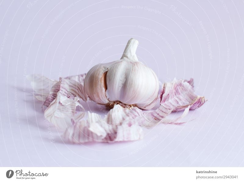 Fresh garlic on a pastel background Vegetable Herbs and spices Vegetarian diet Decline Garlic bulb ingrerient light pink Clove food health healthy Organic Raw