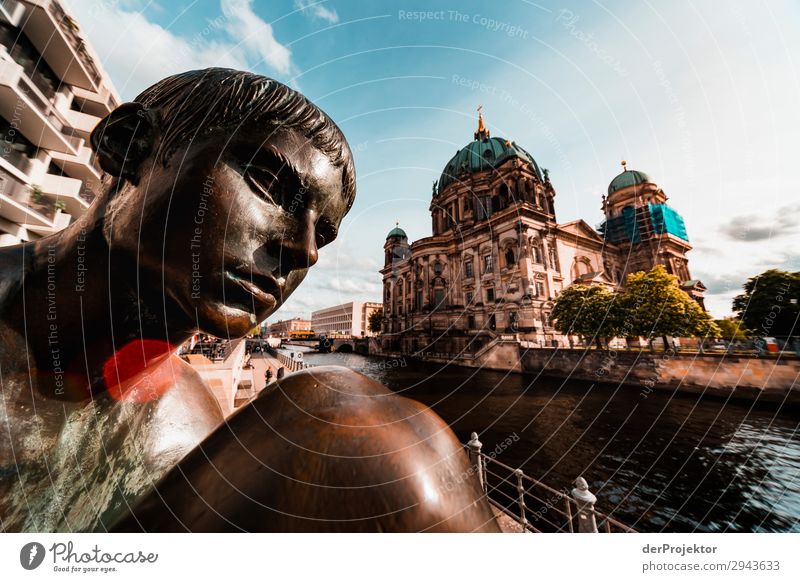 Sculptures on the Spree in Berlin: Three Girls and a Boy II Berlin_Recording_2019 berlinerwasser theProjector the projectors farys Joerg farys ngo