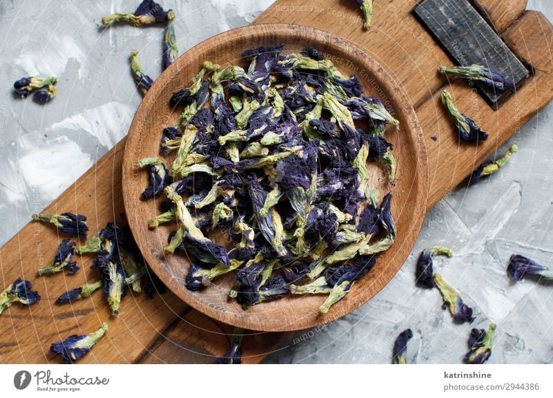 Dried blue butterfly pea flowers Vegetarian diet Tea Plate Bowl Flower Wood Natural Blue blue matcha dried flowers antioxidant Rustic food healthy Organic Trend