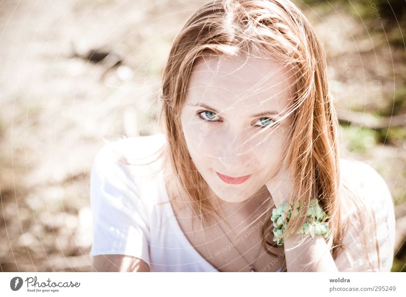 looking up Human being Feminine Young woman Youth (Young adults) Hair and hairstyles 1 18 - 30 years Adults Sun Summer Wind Park T-shirt Jewellery Bracelet