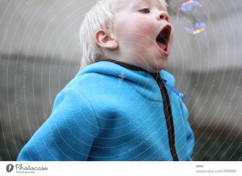 Kid is excited about bubbles Leisure and hobbies Playing Children's game Courtyard Toddler Boy (child) Infancy Life 1 Human being 1 - 3 years Jacket Blonde