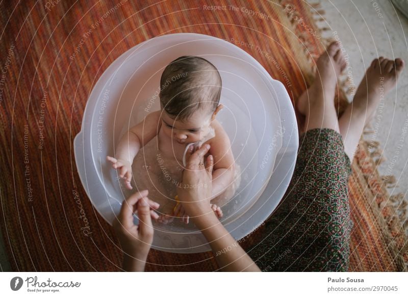 Mother bathing baby daughter Lifestyle Human being Feminine Child Baby Toddler Girl Adults 2 0 - 12 months 18 - 30 years Youth (Young adults) Swimming & Bathing