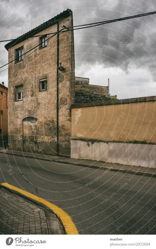 corner property Town Old town Deserted House (Residential Structure) Wall (barrier) Wall (building) Facade Window Street Authentic Dark Brown Yellow Gray