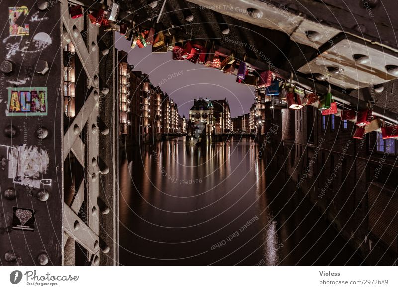 many castles Night life Harbour Architecture Facade Esthetic Historic Maritime Red Attraction City Harbor city Hamburg Port of Hamburg bridge Illumination