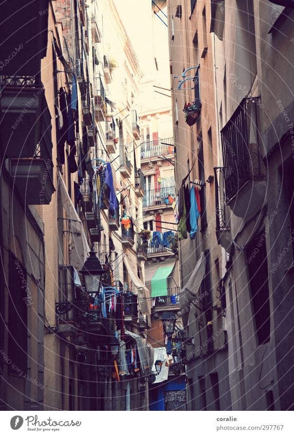 Barcelona Town Downtown Old town Overpopulated House (Residential Structure) High-rise Wall (barrier) Wall (building) Facade Balcony Window Together Infinity