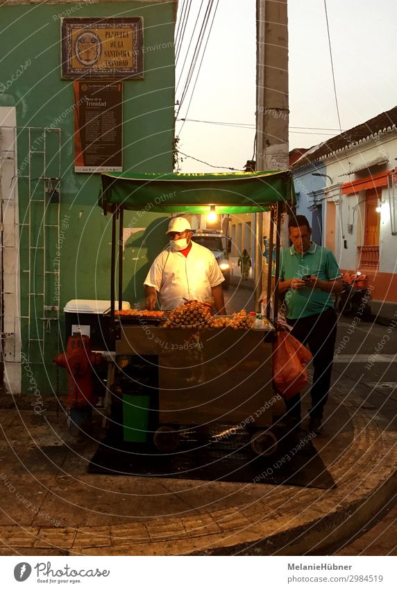 Streetfood Colombia Lifestyle Leisure and hobbies Vacation & Travel Tourism Far-off places Eating Green Street life Stalls and stands Snack Food Colour photo