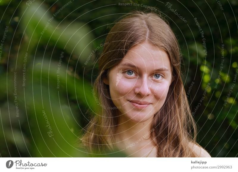 Teenager in nature smiles Feminine girl Head Hair and hairstyles Face Eyes Nose Mouth Lips 1 Human being 13 - 18 years Youth (Young adults) Environment Nature