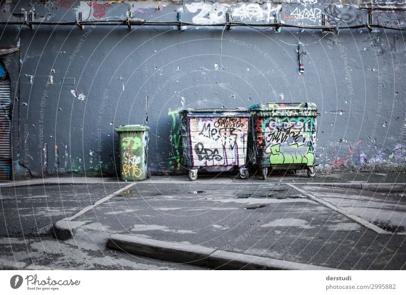 leake street trash Art Artist Painter Work of art Painting and drawing (object) Small Town Capital city Port City Downtown Tourist Attraction Graffiti To enjoy