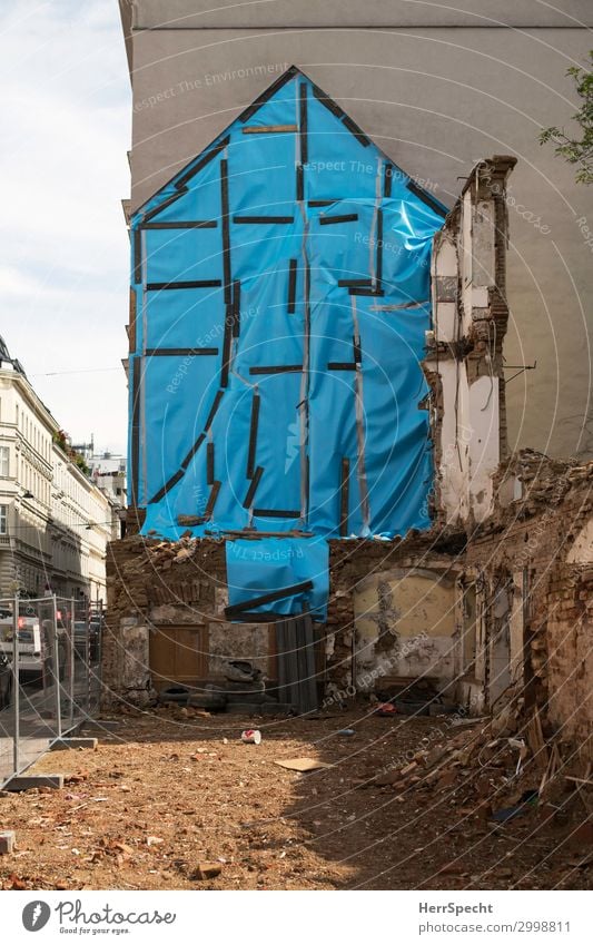 one home less Vienna Downtown Old town House (Residential Structure) Manmade structures Building Wall (barrier) Wall (building) Hideous Broken Gloomy Town