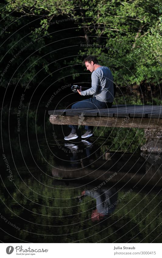 Man Lake Guitar Spieglung Human being Masculine Adults 1 30 - 45 years Nature Water Summer Beautiful weather Plant Forest Lakeside Brunette Short-haired Curl